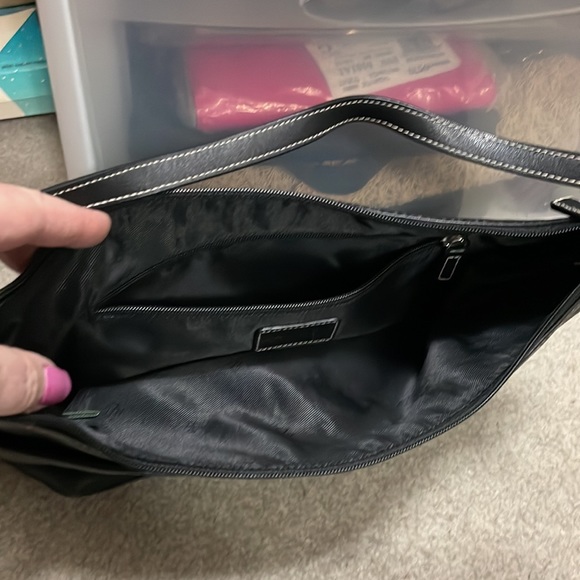 RLL versatile lightly used bag black leather with removable strap. Inside pocket - Picture 4 of 9